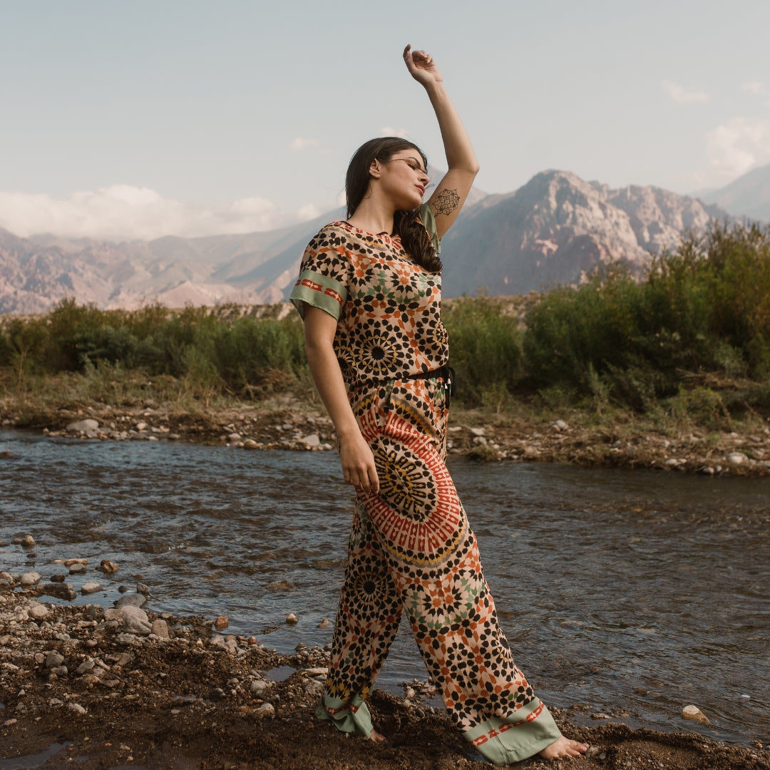 Calça pantalona BIXUGRILLO estampada Mandala