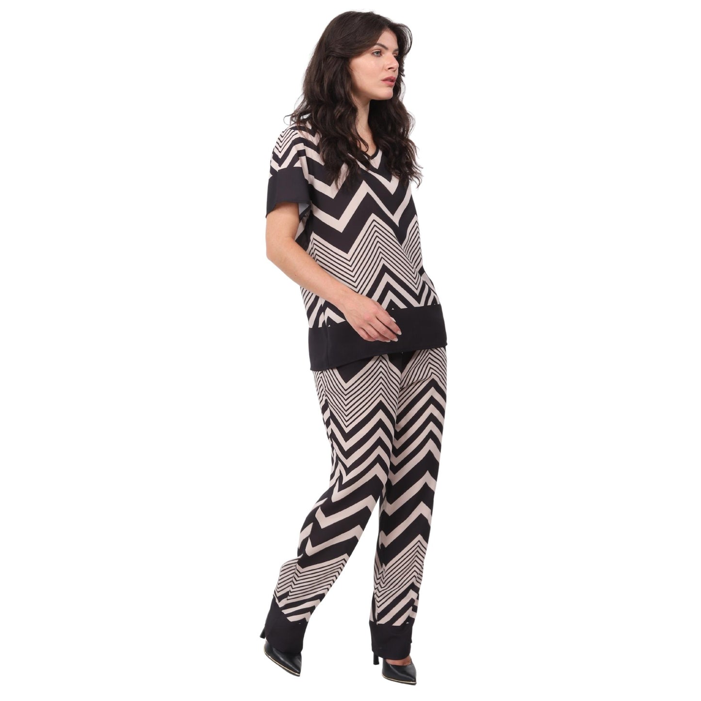 Conjunto Blusa decote "V" e calça reta Chevron