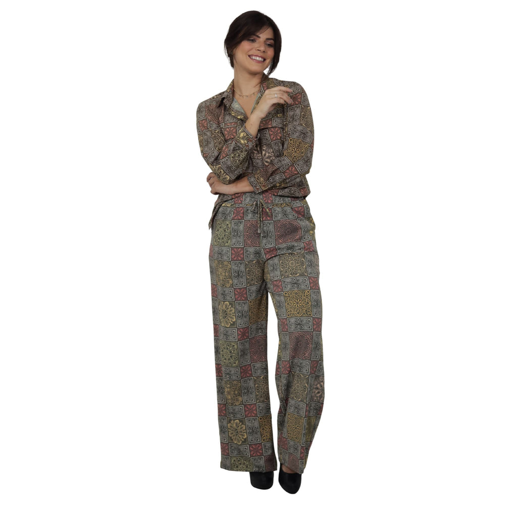 Conjunto Blusa e Pantalona BIXUGRILLO estampada Monograma