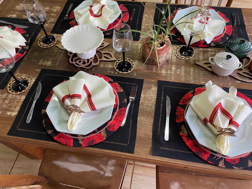 kit de 38 pçs  p/ 6 lugares lugares mesa posta estampa Rosas Vermelhas com corte a laser